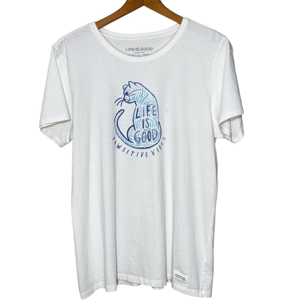Life is Good Vintage Crusher Graphic T-Shirt with a cat graphic. Women’s Large